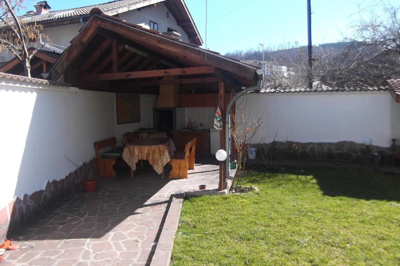 מלון טריאבנה Borova House מראה חיצוני תמונה